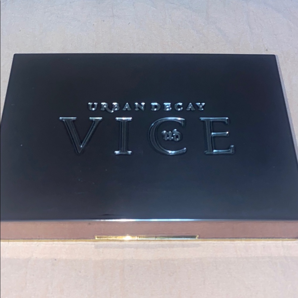 Urban Decay Vice Palette in Glossy Gold VICE lipstick palette only swatched one